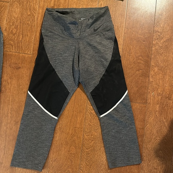 Lot of Nike work out clothes XS - Picture 4 of 9